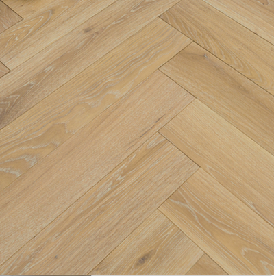 Rio Rhone Herringbone Roble Inglés ½" x 5 ½" - Capa de uso de 3 mm